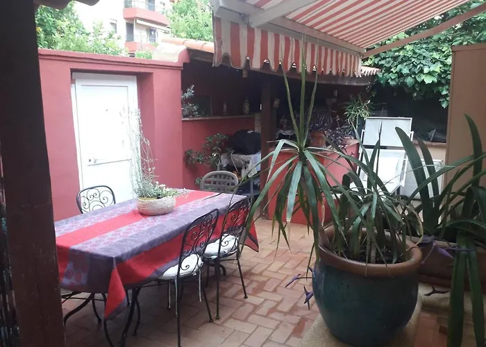 Les Violettes Apartment *